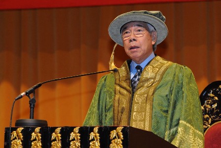 Pro Canselor UPM, Tan Sri Lim Ah Lek menyampaikan ucapan Majlis Konvokesyen ke-37 UPM sesi 4