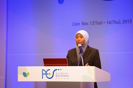 Cik Marina Roseli Menang Award Pembentang Terbaik Tajuk Pembentangan – “Bodiversity and Sustainable Development in Malaysia” 